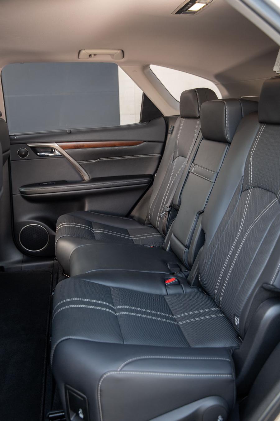  Lexus RX450hL 2019 года  (UK) (фото 16 из 40)